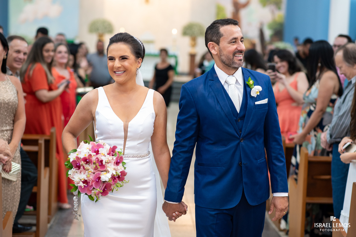 casamento capela e Sabrina na igreja de São Francisco em para de minas casamento lindo com fotos do fotografo Israel lemos