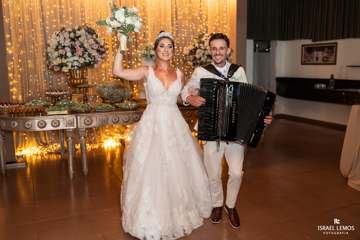 Fotografia de casamento na cidade de pitangui com o melhor fotografo da região Israel Lemos fotografo 