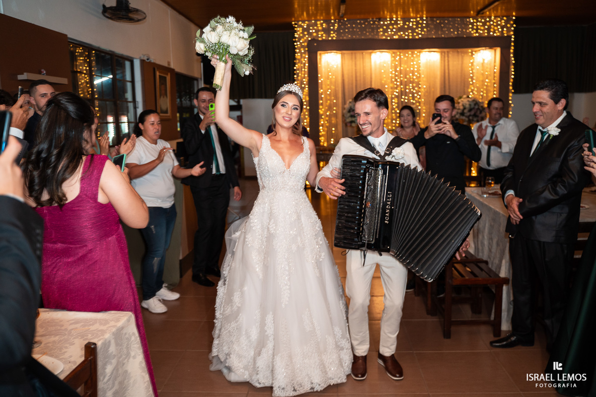 Fotografia de casamento na cidade de pitangui com o melhor fotografo da região Israel Lemos fotografo 