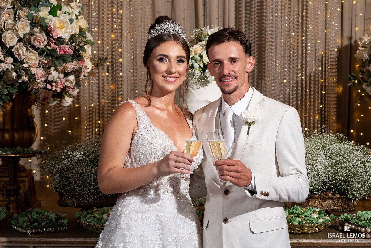 sessão de fotos do casal Marilia e Paulinho sanfoneiro faz sucesso em pitangui e fotografo viraliza na cidade pitangui Israel Lemos 