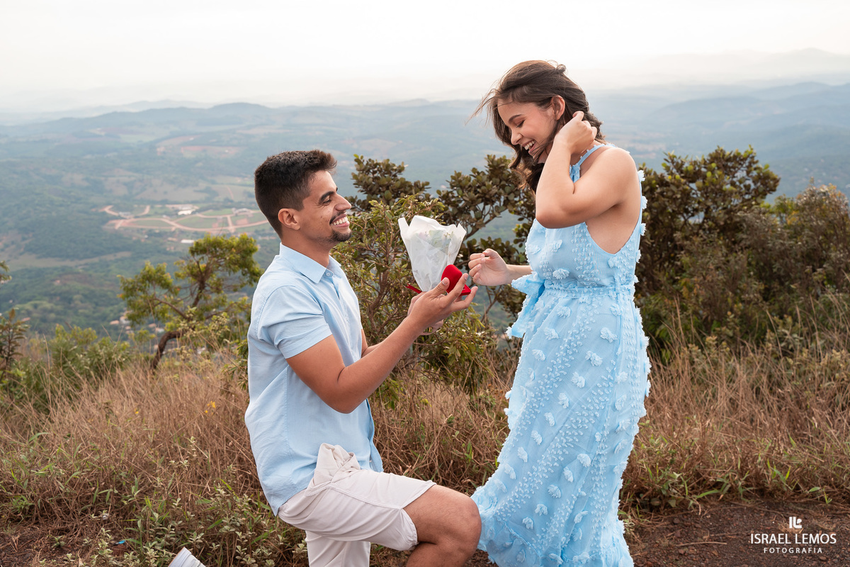 Pedido de casamento no topo do mundo do casal de Para de Minas
Andressa e Giovanny que pedido lindo no topo do mundo fotografias pelo fotografo de casamento Israel Lemos  