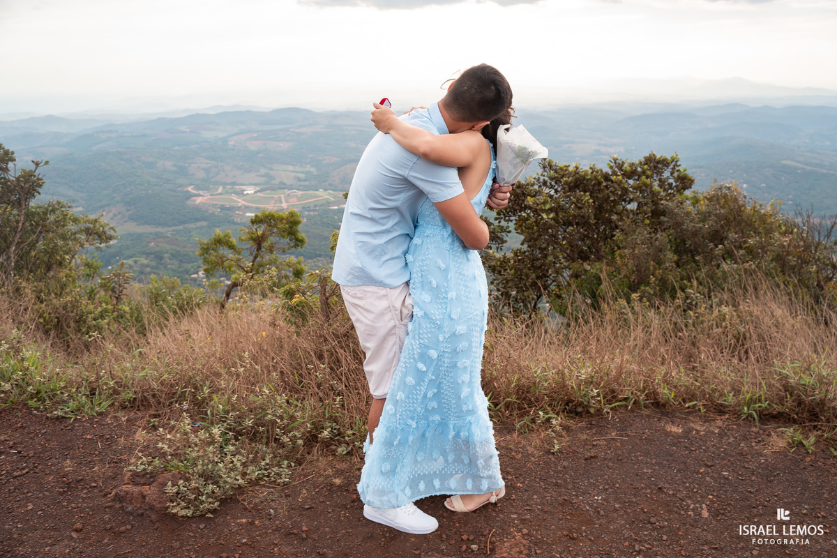 Pedido de casamento no topo do mundo do casal de Para de Minas
Andressa e Giovanny que pedido lindo no topo do mundo fotografias pelo fotografo de casamento Israel Lemos  