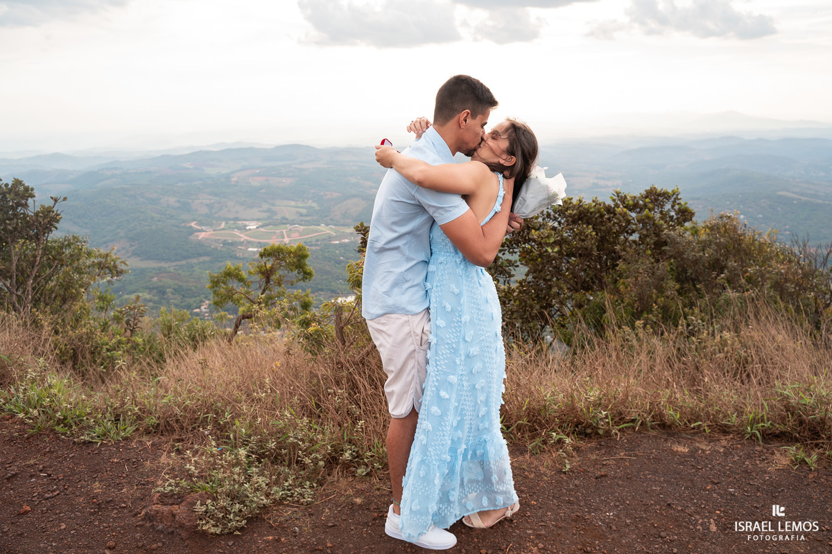 Pedido de casamento no topo do mundo do casal de Para de Minas
Andressa e Giovanny que pedido lindo no topo do mundo fotografias pelo fotografo de casamento Israel Lemos  