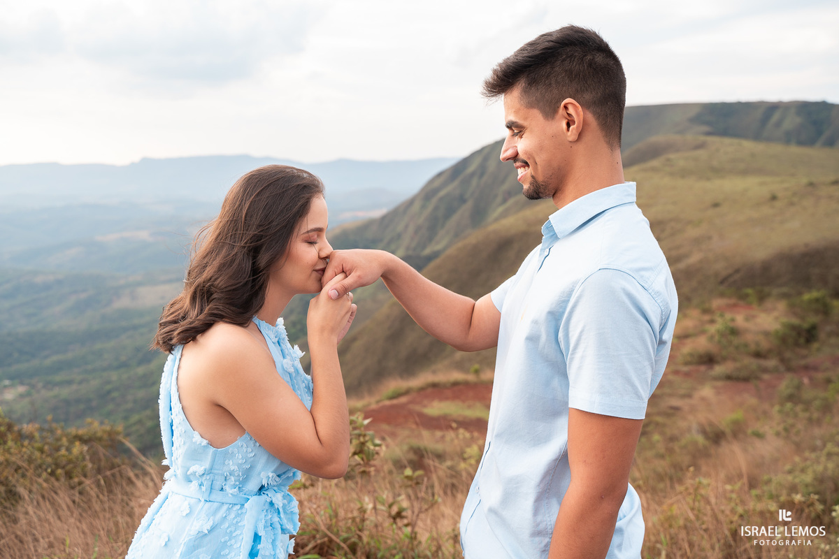 Pedido de casamento no topo do mundo do casal de Para de Minas
Andressa e Giovanny que pedido lindo no topo do mundo fotografias pelo fotografo de casamento Israel Lemos  