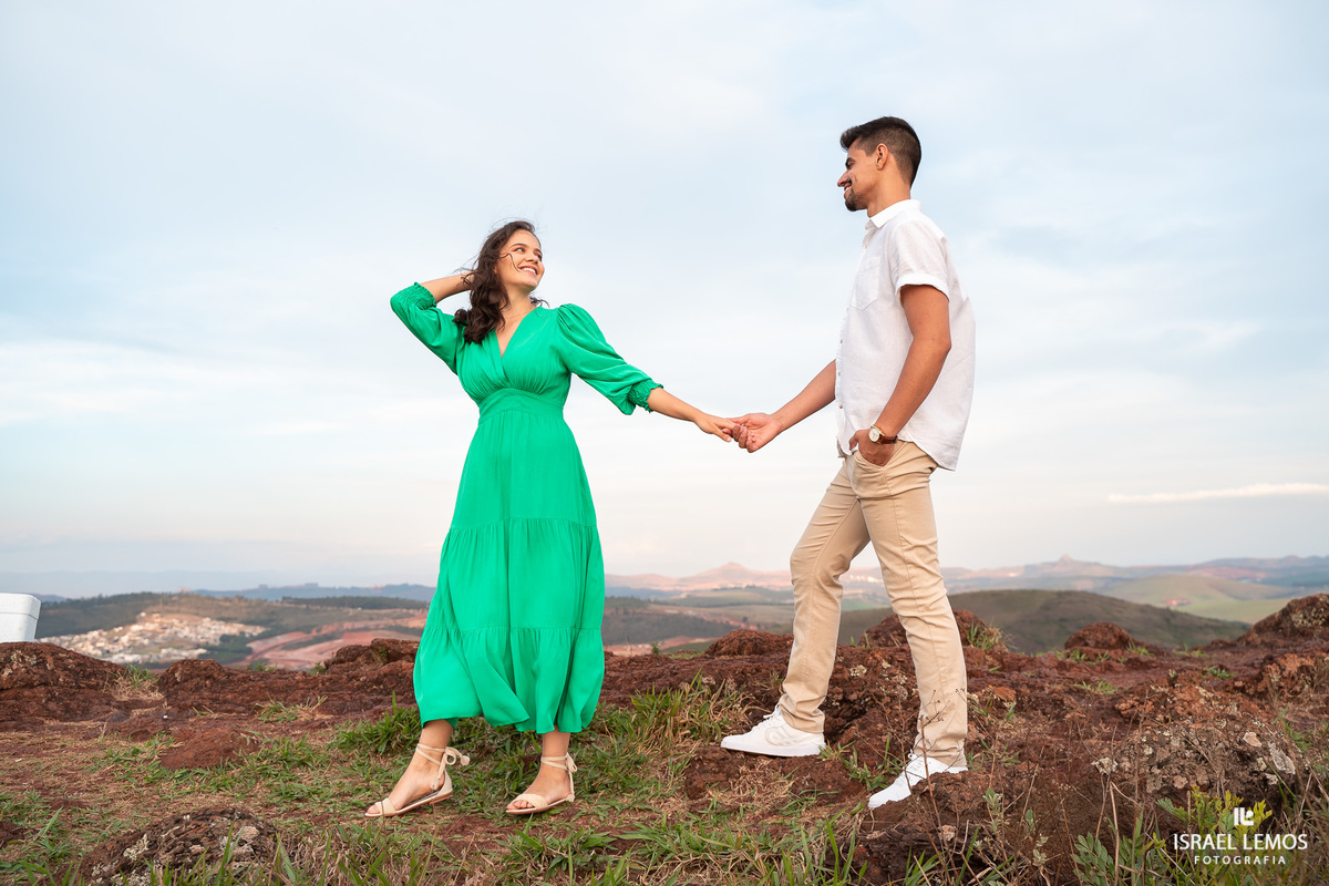 Pedido de casamento no topo do mundo do casal de Para de Minas
Andressa e Giovanny que pedido lindo no topo do mundo fotografias pelo fotografo de casamento Israel Lemos  