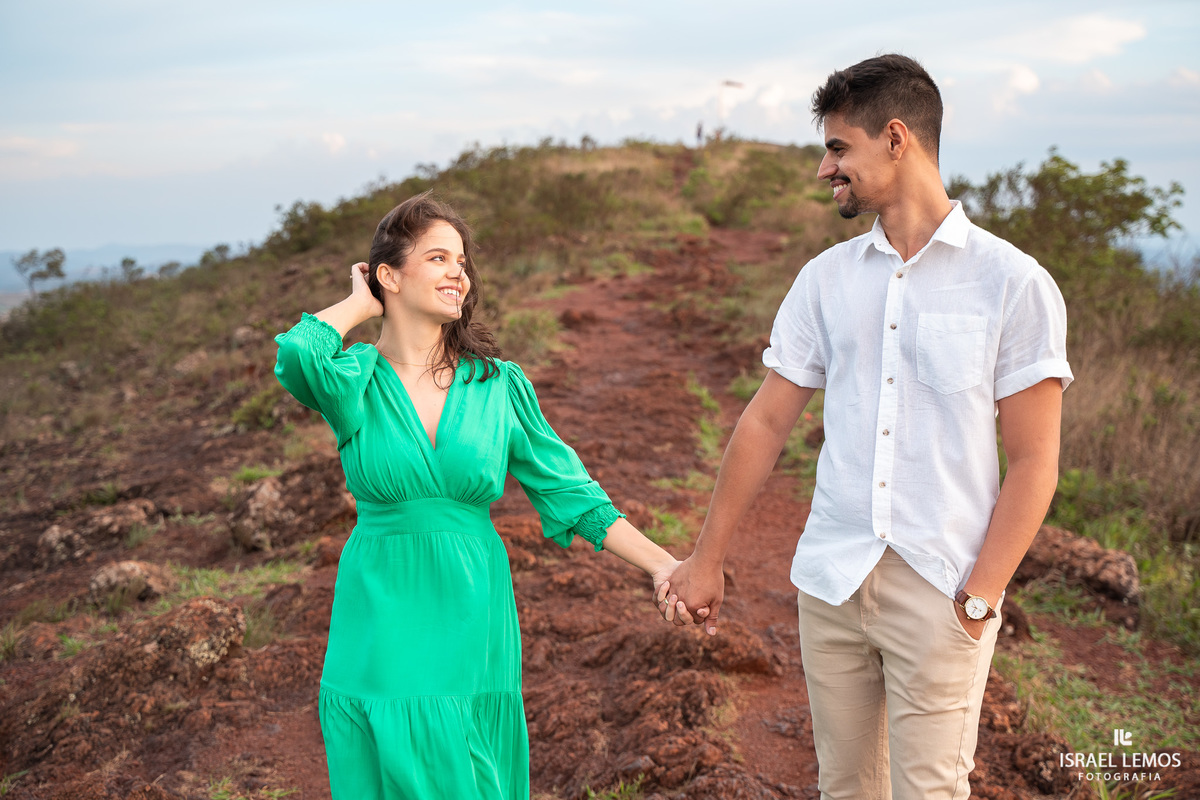 Pedido de casamento no topo do mundo do casal de Para de Minas
Andressa e Giovanny que pedido lindo no topo do mundo fotografias pelo fotografo de casamento Israel Lemos  