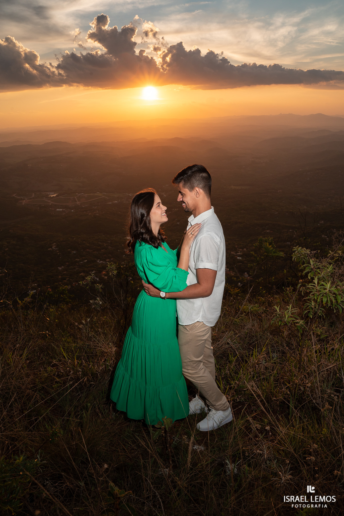 Pedido de casamento no topo do mundo do casal de Para de Minas
Andressa e Giovanny que pedido lindo no topo do mundo fotografias pelo fotografo de casamento Israel Lemos  