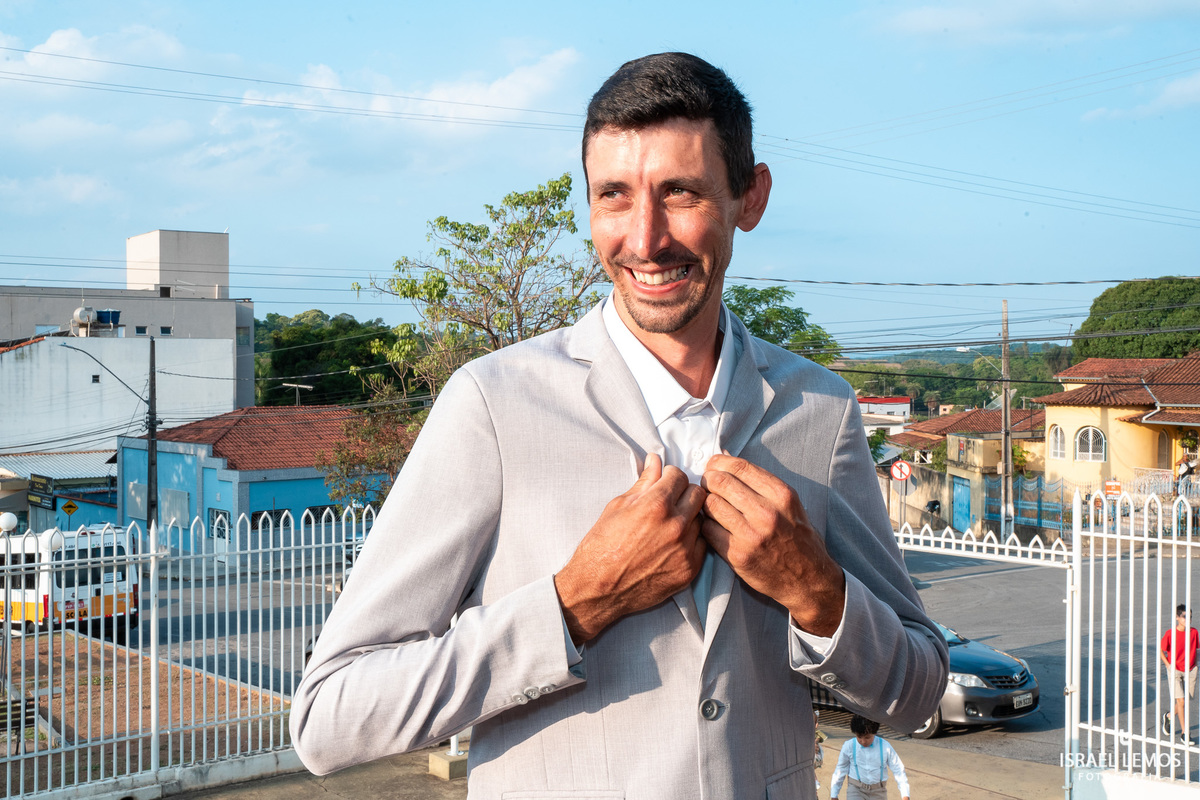 Fotografia de casamento na igreja de São Sebastião na cidade de florestal do casal Ana e samarone com lindas fotos do fotografo de casamento Israel lemos