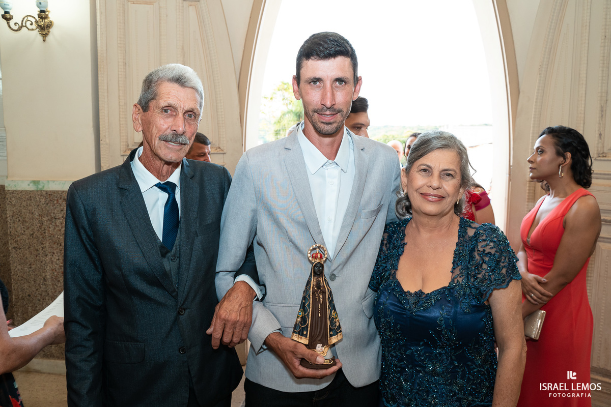 Fotografia de casamento na igreja de São Sebastião na cidade de florestal do casal Ana e samarone com lindas fotos do fotografo de casamento Israel lemos