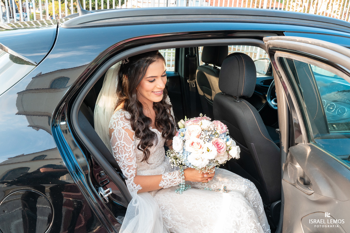Fotografia de casamento na igreja de São Sebastião na cidade de florestal do casal Ana e samarone com lindas fotos do fotografo de casamento Israel lemos