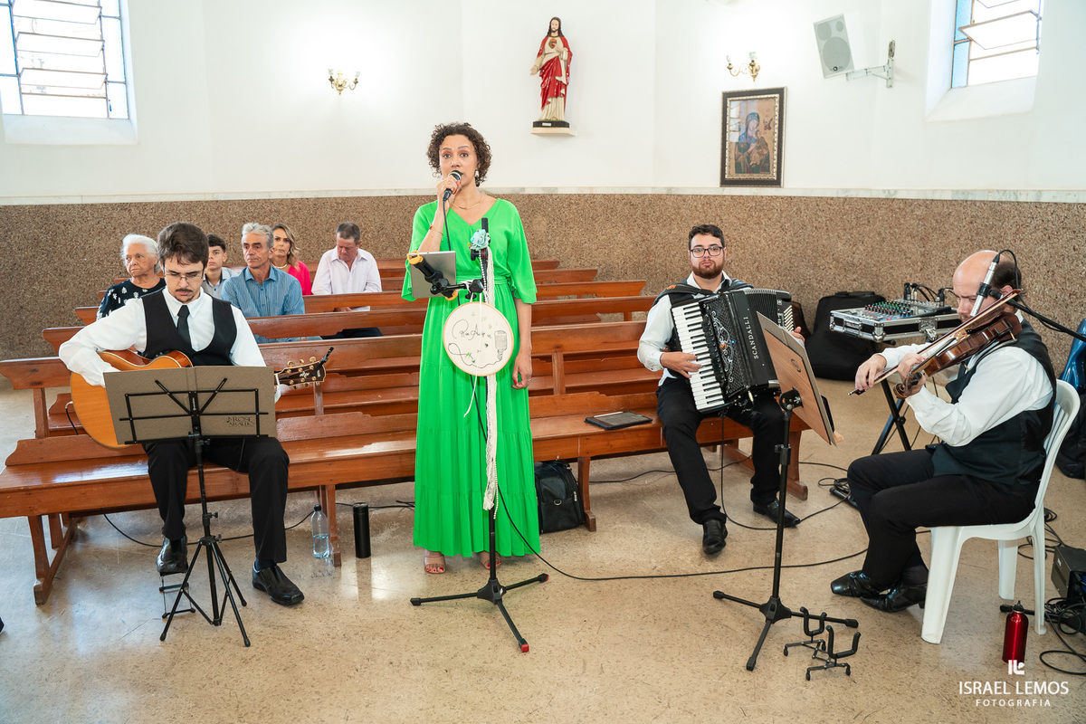 Fotografia de casamento na igreja de São Sebastião na cidade de florestal do casal Ana e samarone com lindas fotos do fotografo de casamento Israel lemos