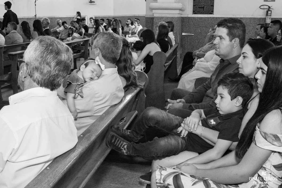 Fotografia de casamento na igreja de São Sebastião na cidade de florestal do casal Ana e samarone com lindas fotos do fotografo de casamento Israel lemos