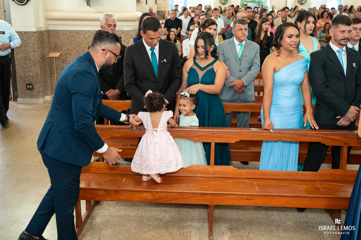 Fotografia de casamento na igreja de São Sebastião na cidade de florestal do casal Ana e samarone com lindas fotos do fotografo de casamento Israel lemos