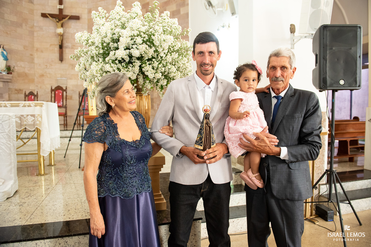 Fotografia de casamento na igreja de São Sebastião na cidade de florestal do casal Ana e samarone com lindas fotos do fotografo de casamento Israel lemos