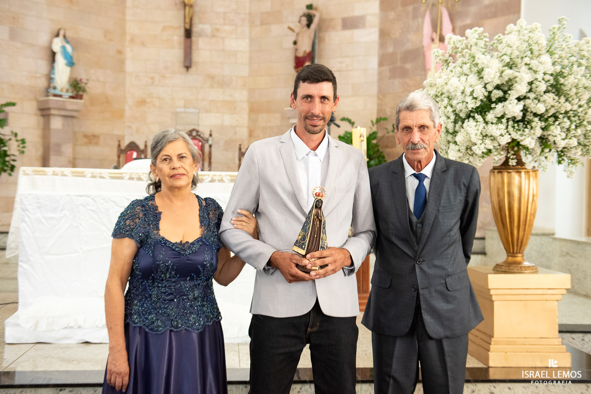 Fotografia de casamento na igreja de São Sebastião na cidade de florestal do casal Ana e samarone com lindas fotos do fotografo de casamento Israel lemos