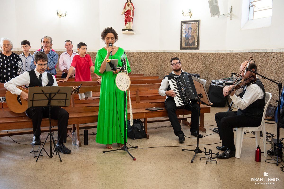Fotografia de casamento na igreja de São Sebastião na cidade de florestal do casal Ana e samarone com lindas fotos do fotografo de casamento Israel lemos