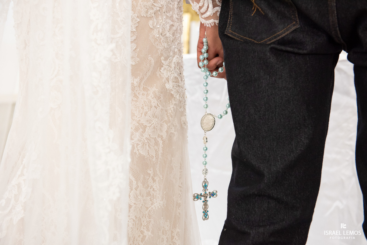 Fotografia de casamento na igreja de São Sebastião na cidade de florestal do casal Ana e samarone com lindas fotos do fotografo de casamento Israel lemos
