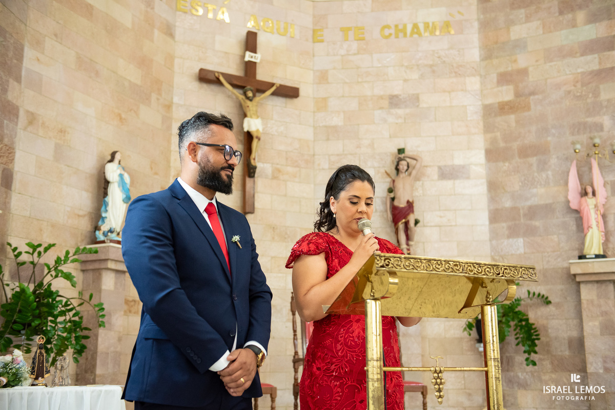 Fotografia de casamento na igreja de São Sebastião na cidade de florestal do casal Ana e samarone com lindas fotos do fotografo de casamento Israel lemos