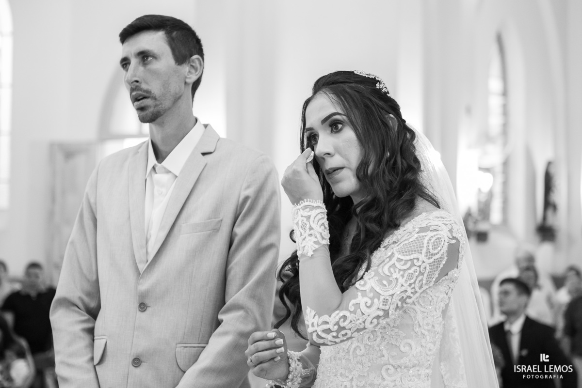 Fotografia de casamento na igreja de São Sebastião na cidade de florestal do casal Ana e samarone com lindas fotos do fotografo de casamento Israel lemos