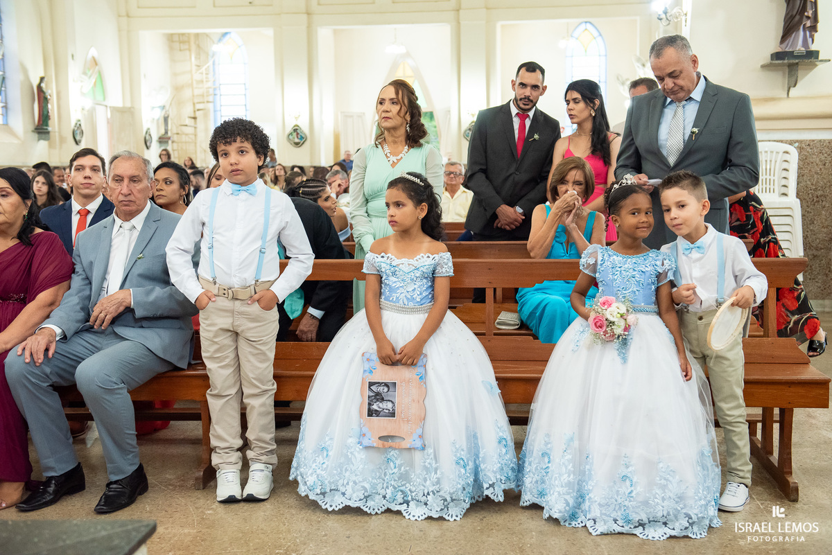 Fotografia de casamento na igreja de São Sebastião na cidade de florestal do casal Ana e samarone com lindas fotos do fotografo de casamento Israel lemos