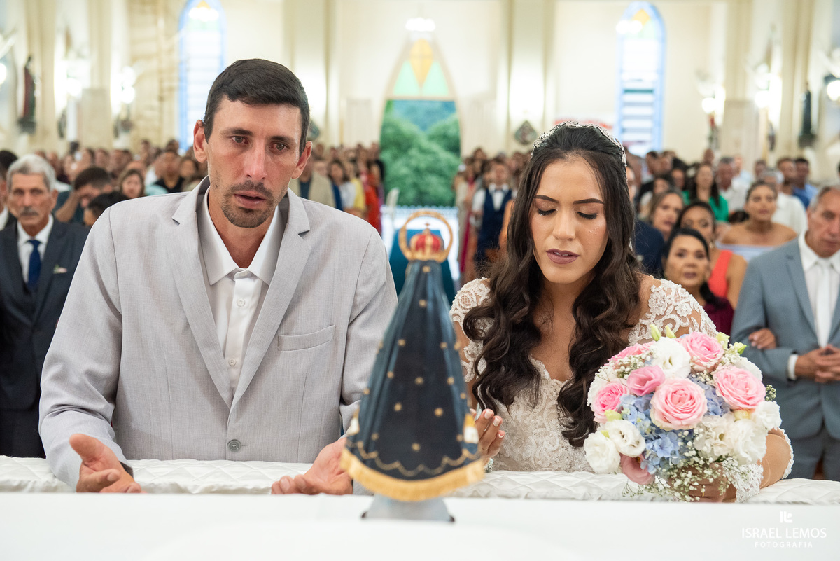 Fotografia de casamento na igreja de São Sebastião na cidade de florestal do casal Ana e samarone com lindas fotos do fotografo de casamento Israel lemos