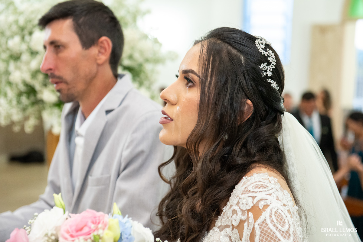 Fotografia de casamento na igreja de São Sebastião na cidade de florestal do casal Ana e samarone com lindas fotos do fotografo de casamento Israel lemos