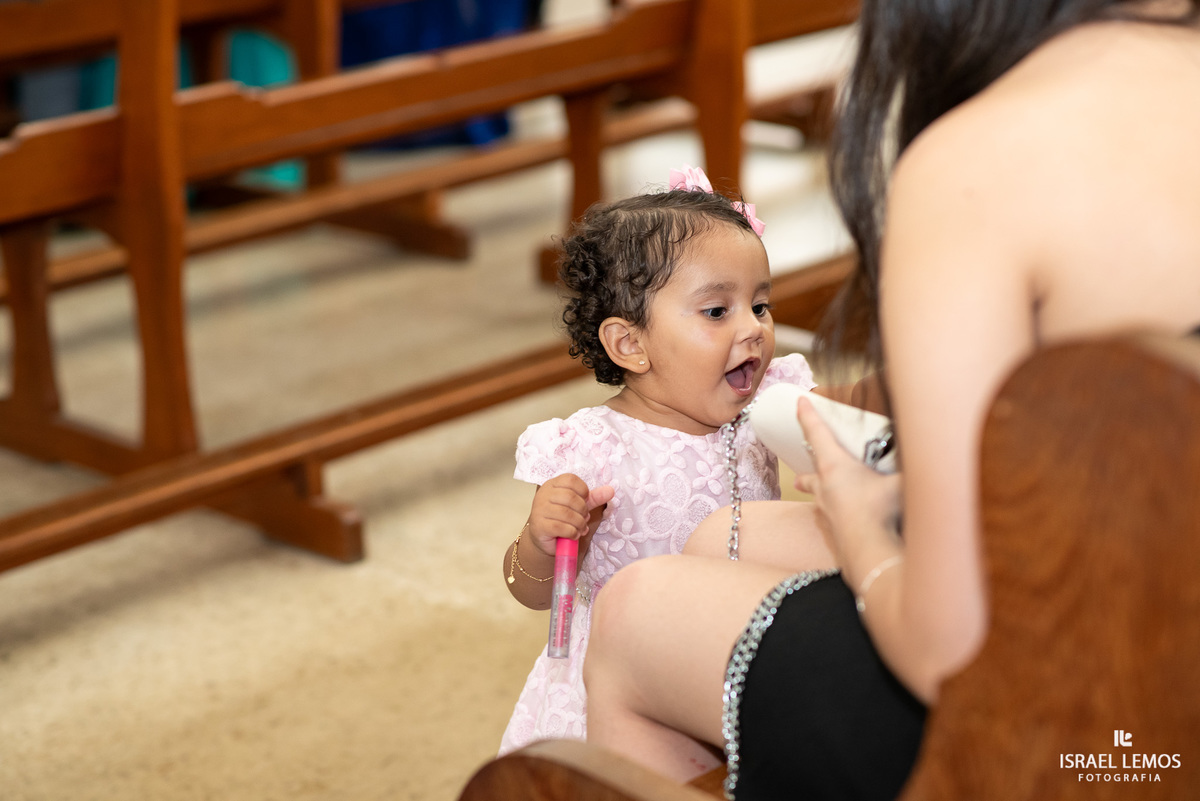 Fotografia de casamento na igreja de São Sebastião na cidade de florestal do casal Ana e samarone com lindas fotos do fotografo de casamento Israel lemos