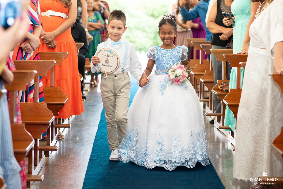 Fotografia de casamento na igreja de São Sebastião na cidade de florestal do casal Ana e samarone com lindas fotos do fotografo de casamento Israel lemos