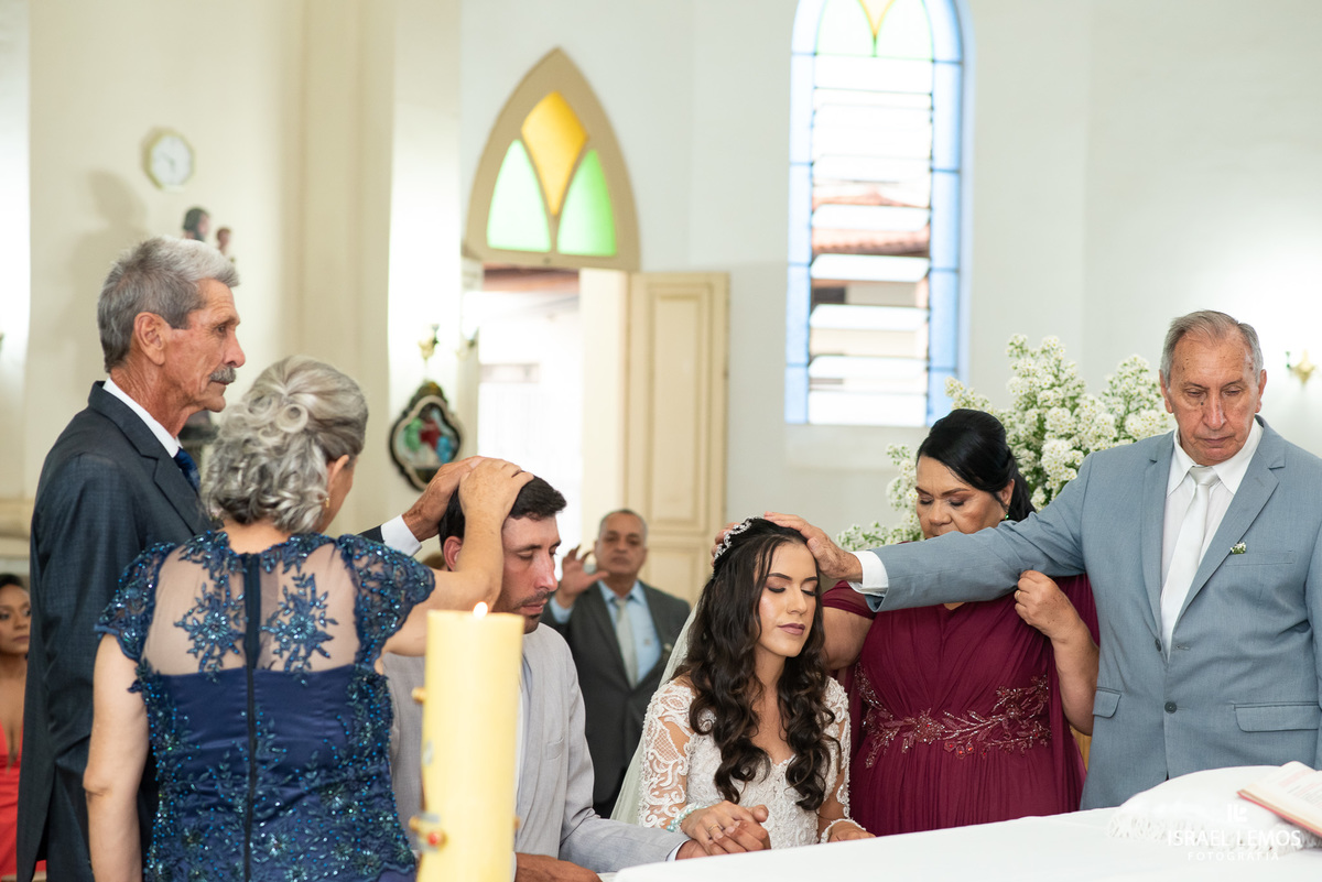 Fotografia de casamento na igreja de São Sebastião na cidade de florestal do casal Ana e samarone com lindas fotos do fotografo de casamento Israel lemos