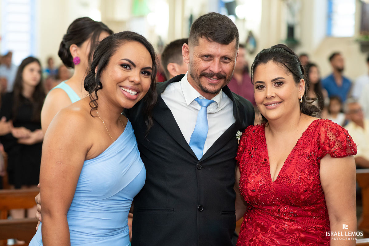 Fotografia de casamento na igreja de São Sebastião na cidade de florestal do casal Ana e samarone com lindas fotos do fotografo de casamento Israel lemos
