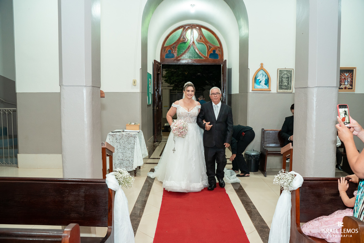 Casamento na igreja Nossa senhora do Patrocinio em abaete do casal marcelo e Gisele fotografia lindas por Israel Lemos fotografo abaete