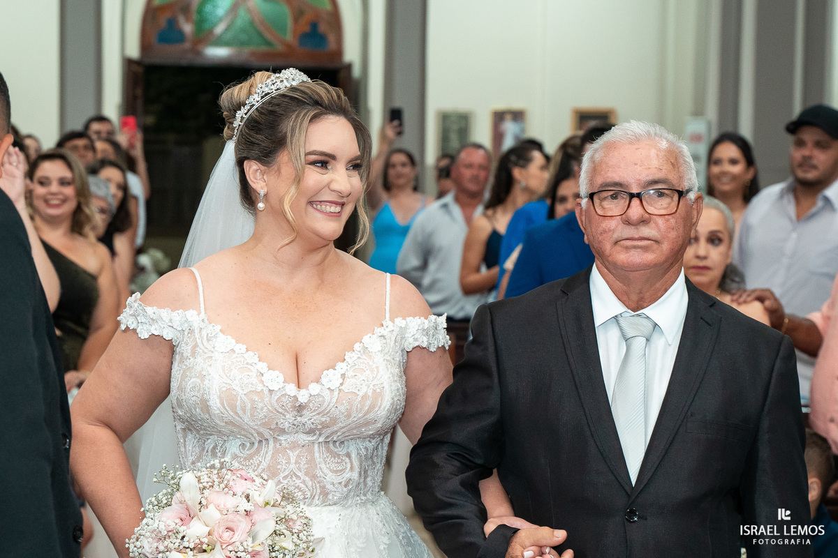 Casamento na igreja Nossa senhora do Patrocinio em abaete do casal marcelo e Gisele fotografia lindas por Israel Lemos fotografo abaete