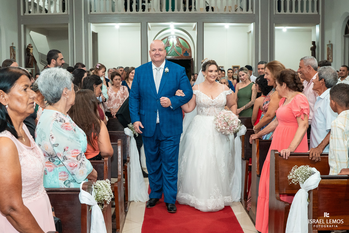 Casamento na igreja Nossa senhora do Patrocinio em abaete do casal marcelo e Gisele fotografia lindas por Israel Lemos fotografo abaete