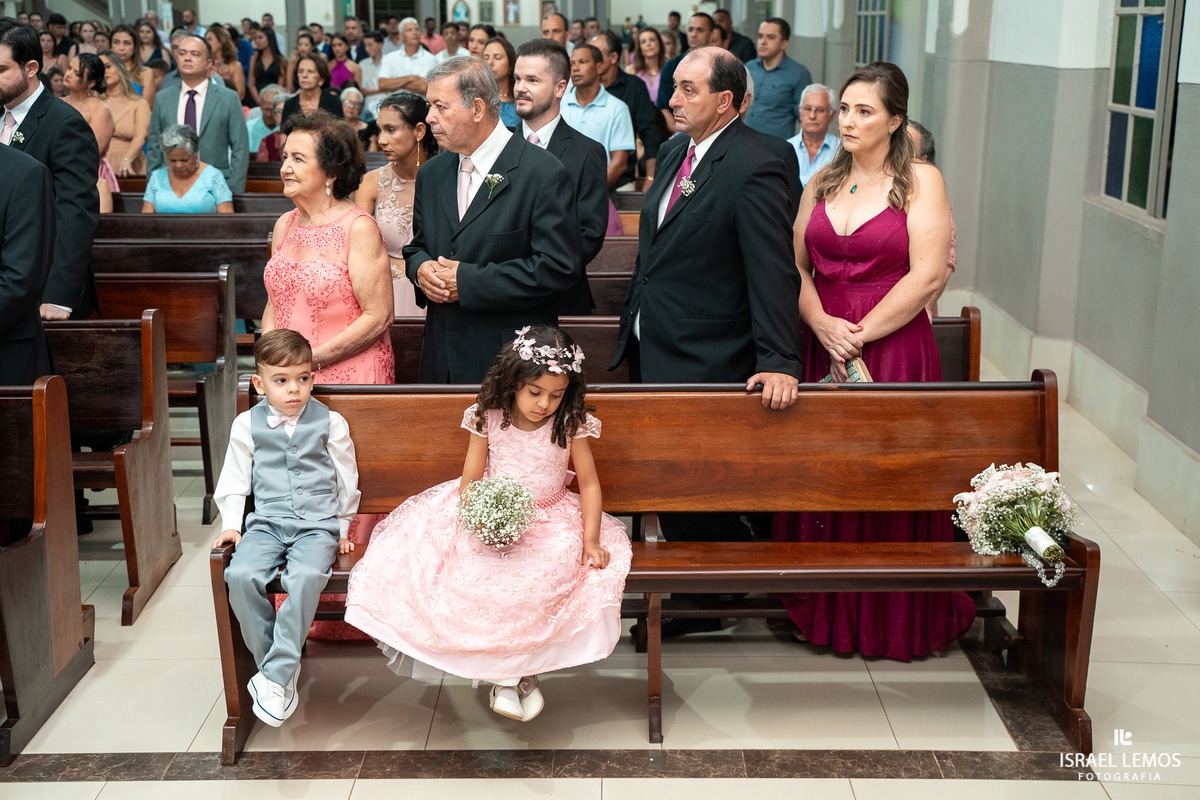 Casamento na igreja Nossa senhora do Patrocinio em abaete do casal marcelo e Gisele fotografia lindas por Israel Lemos fotografo abaete
