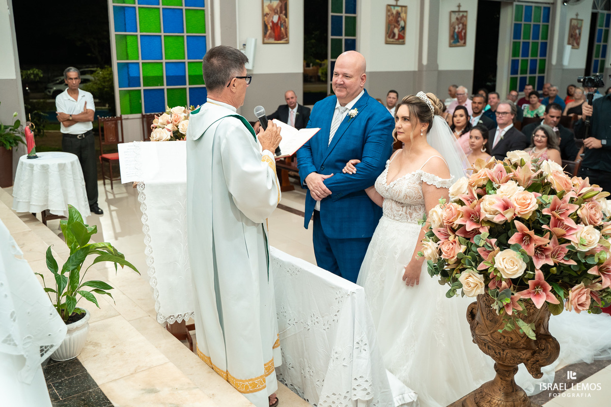 Casamento na igreja Nossa senhora do Patrocinio em abaete do casal marcelo e Gisele fotografia lindas por Israel Lemos fotografo abaete
