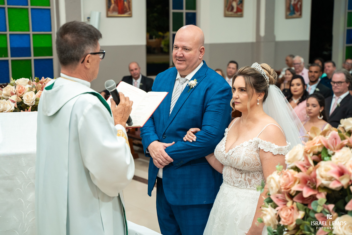 Casamento na igreja Nossa senhora do Patrocinio em abaete do casal marcelo e Gisele fotografia lindas por Israel Lemos fotografo abaete