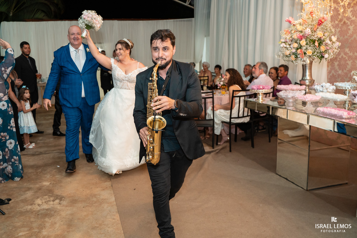 recepção de casamento na mansão do aeroporto em abaete do casal marcelo e Gisele fotografia lindas por Israel Lemos fotografo abaete