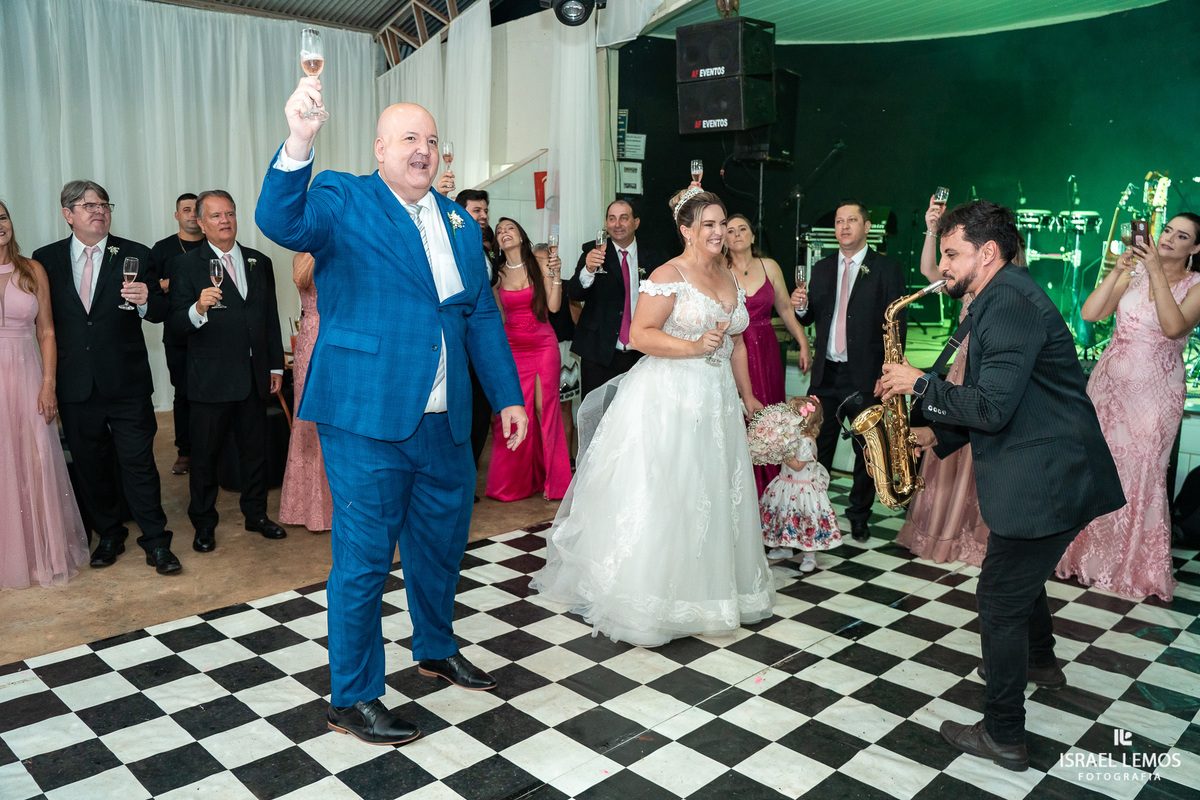 recepção de casamento na mansão do aeroporto em abaete do casal marcelo e Gisele fotografia lindas por Israel Lemos fotografo abaete
