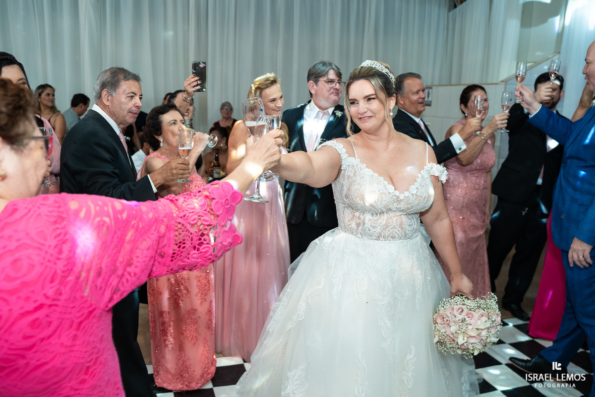 recepção de casamento na mansão do aeroporto em abaete do casal marcelo e Gisele fotografia lindas por Israel Lemos fotografo abaete