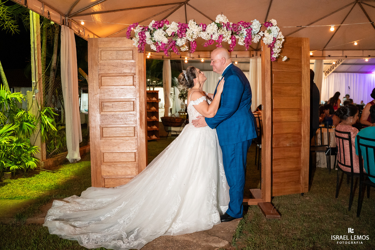 recepção de casamento na mansão do aeroporto em abaete do casal marcelo e Gisele fotografia lindas por Israel Lemos fotografo abaete