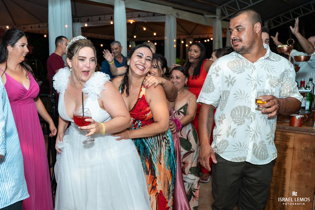 recepção de casamento na mansão do aeroporto em abaete do casal marcelo e Gisele fotografia lindas por Israel Lemos fotografo abaete