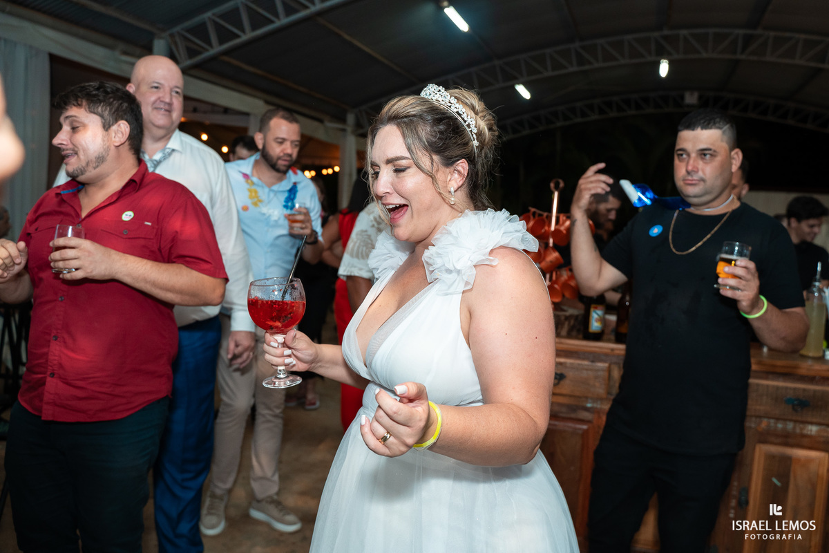 recepção de casamento na mansão do aeroporto em abaete do casal marcelo e Gisele fotografia lindas por Israel Lemos fotografo abaete
