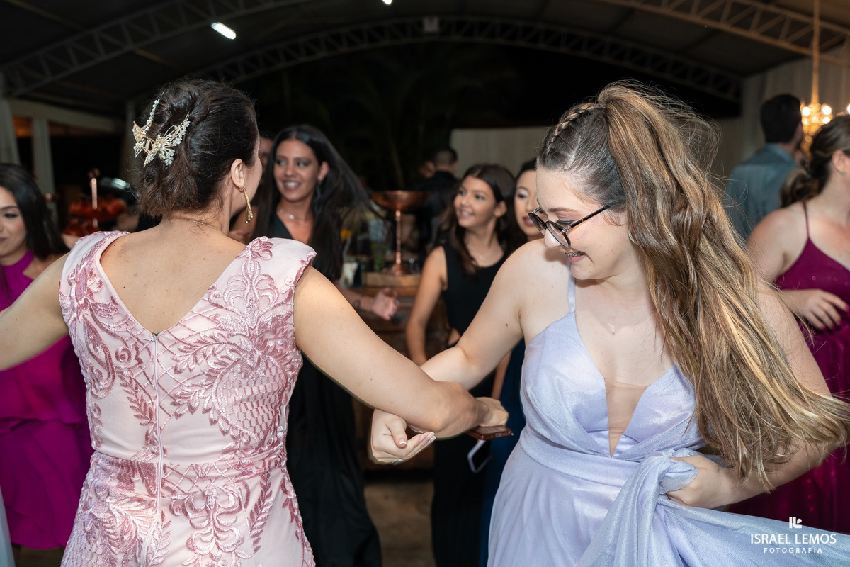 recepção de casamento na mansão do aeroporto em abaete do casal marcelo e Gisele fotografia lindas por Israel Lemos fotografo abaete