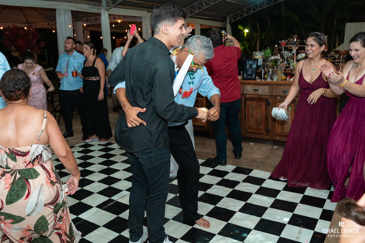 recepção de casamento na mansão do aeroporto em abaete do casal marcelo e Gisele fotografia lindas por Israel Lemos fotografo abaete