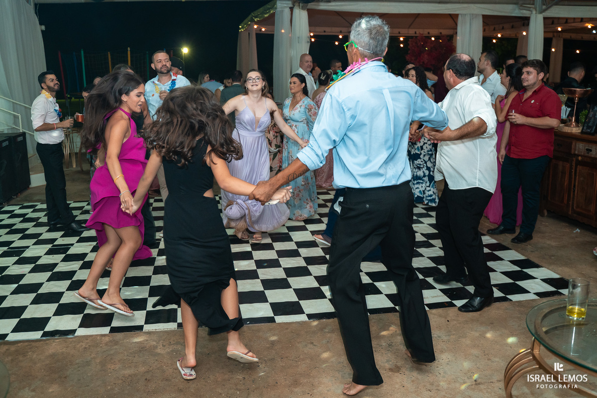 recepção de casamento na mansão do aeroporto em abaete do casal marcelo e Gisele fotografia lindas por Israel Lemos fotografo abaete