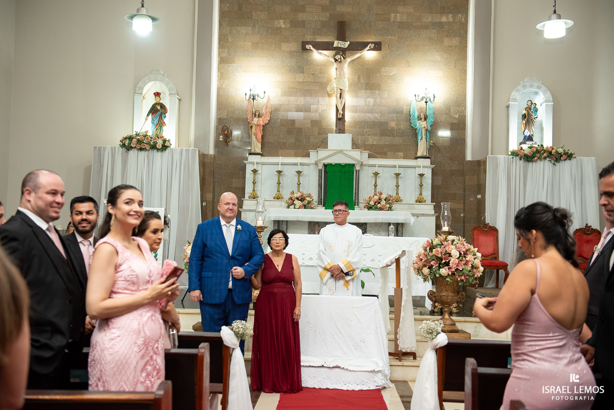 Casamento na igreja Nossa senhora do Patrocinio em abaete do casal marcelo e Gisele fotografia lindas por Israel Lemos fotografo abaete