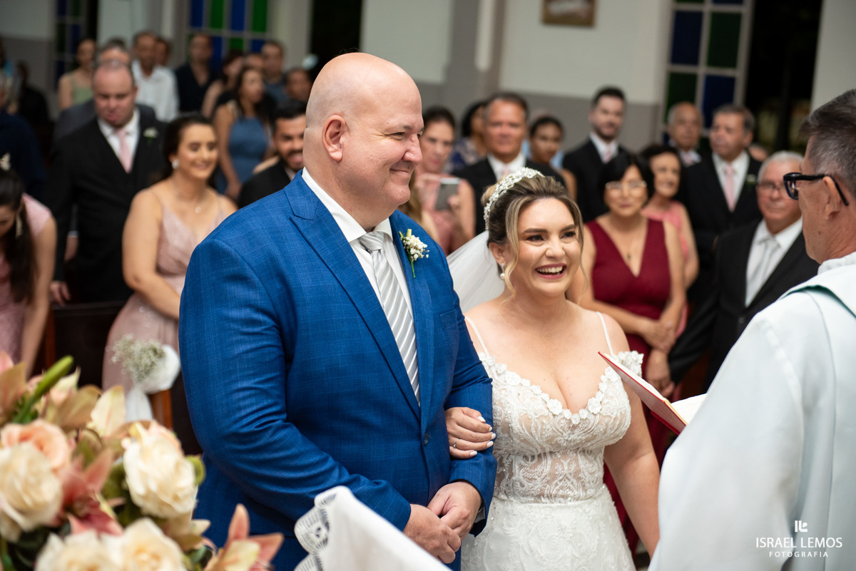 Casamento na igreja Nossa senhora do Patrocinio em abaete do casal marcelo e Gisele fotografia lindas por Israel Lemos fotografo abaete