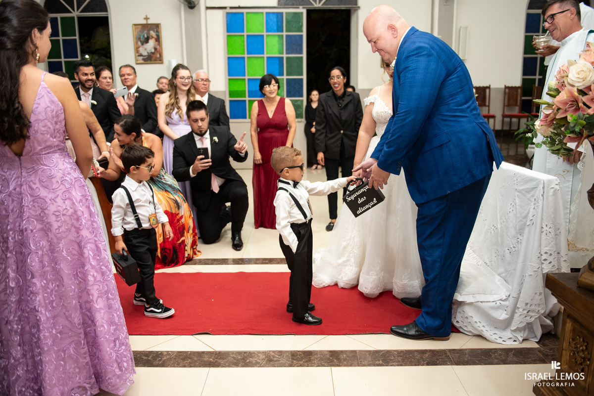 Casamento na igreja Nossa senhora do Patrocinio em abaete do casal marcelo e Gisele fotografia lindas por Israel Lemos fotografo abaete