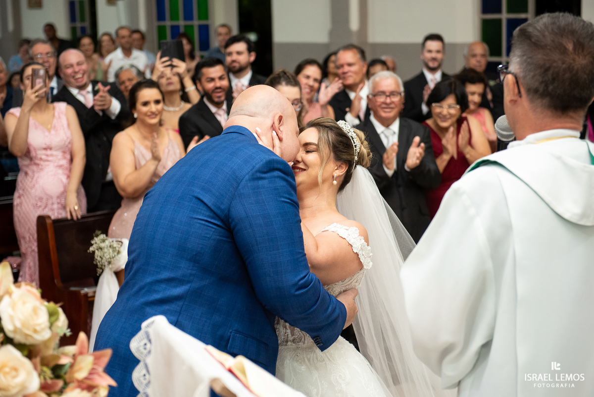 Casamento na igreja Nossa senhora do Patrocinio em abaete do casal marcelo e Gisele fotografia lindas por Israel Lemos fotografo abaetev