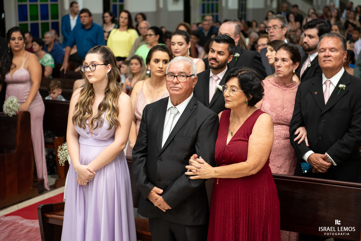 Casamento na igreja Nossa senhora do Patrocinio em abaete do casal marcelo e Gisele fotografia lindas por Israel Lemos fotografo abaete